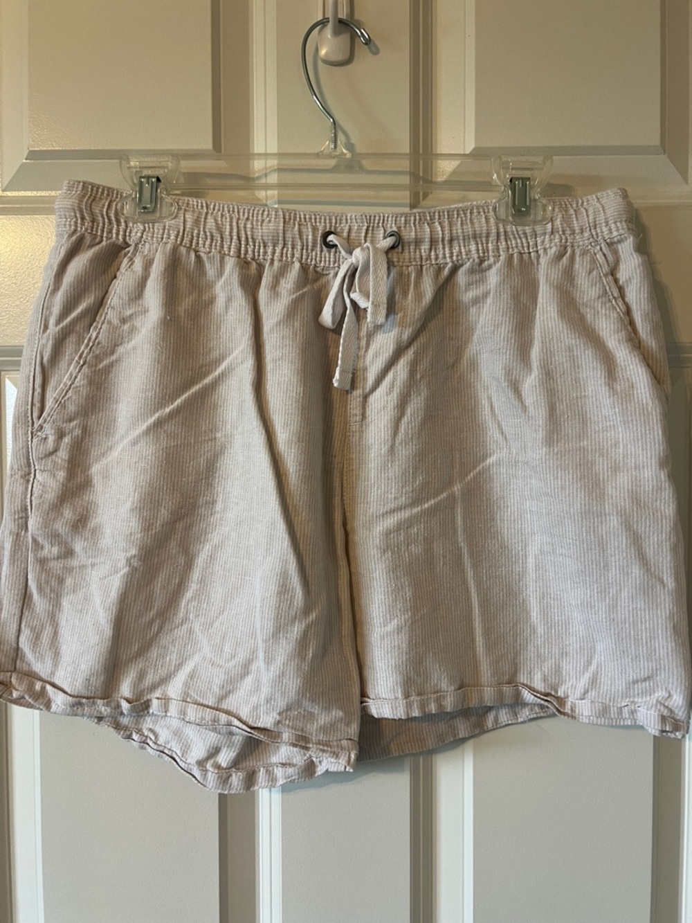 Lightweight Drawstring Linen Shorts in Light Beige